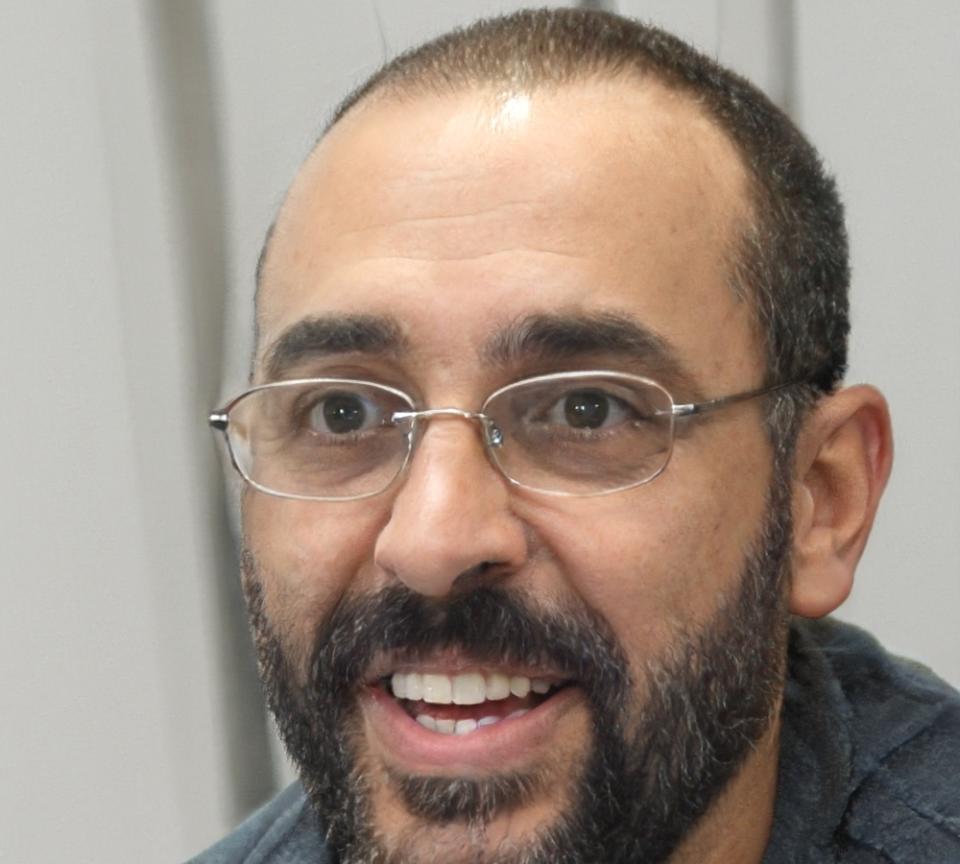 Dr. Rahman Kessler, Senior Financial Educator